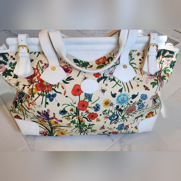 Gucci Handbags - ❤️‼️SALE‼️❤️Stunning Authentic Vintage Gucci Flora Large Tote